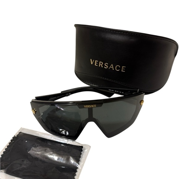 Unisex VE4461 Versace Black Sunglasses come with a case and cleaning cloth - Picture 10 of 14